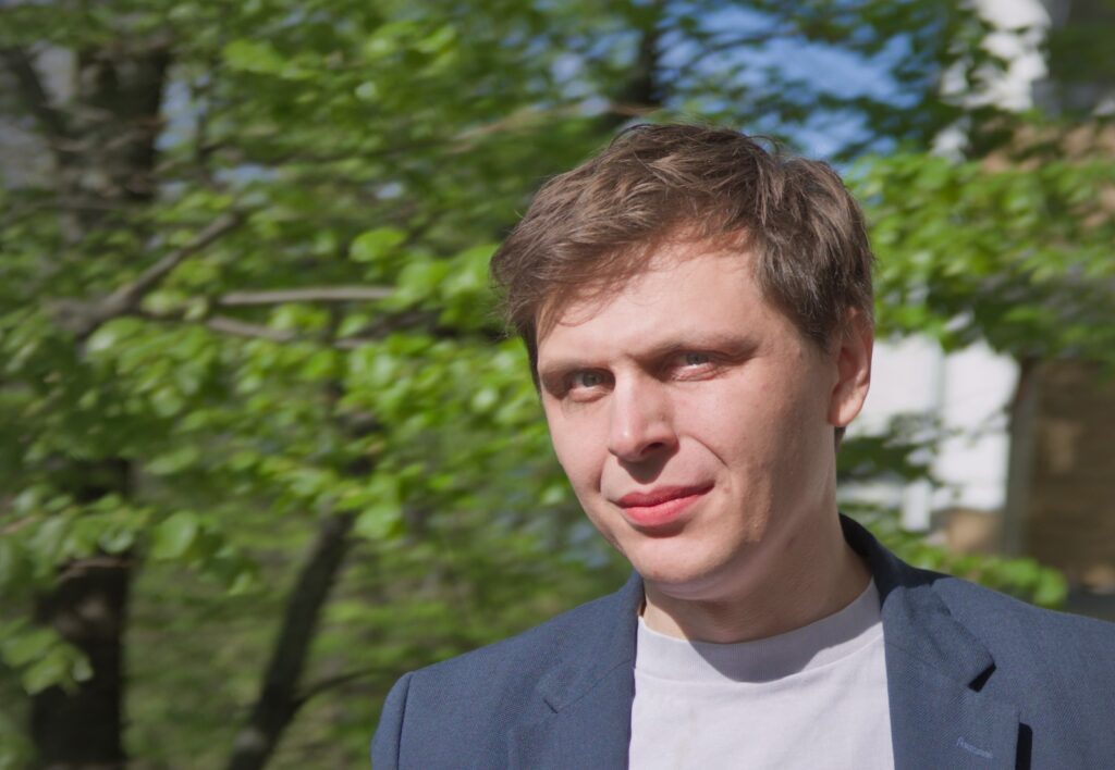Portrait-Foto von David Maria Vogel.